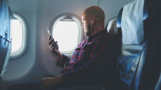 Does Data Work on Planes? Can You Use the Internet on an Airplane?